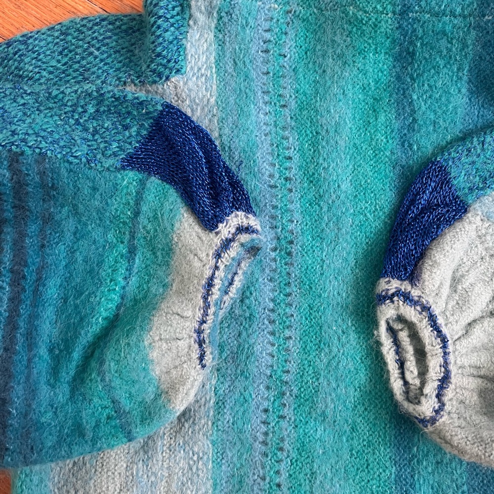 few people cropped sweater - Picture 4 of 4